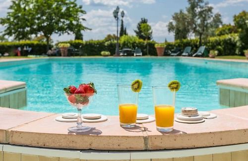 Capraia e Limite Villa | Nice apartment in villa for 4 guests with pool, A/C, WIFI, TV and parking