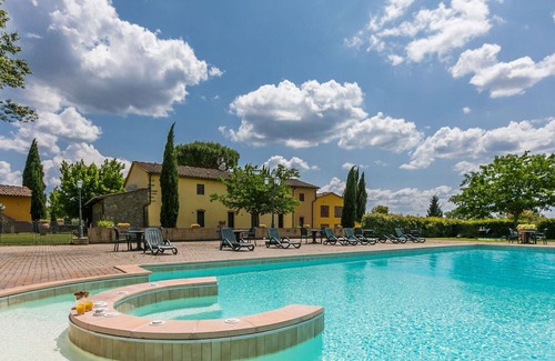 Capraia e Limite Villa | Nice apartment in villa for 6 people with pool, A/C, WIFI, TV and parking