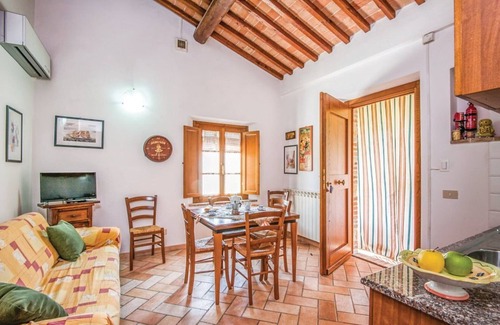 Poggiarello Villa | Nice apartment in villa for 4 guests with pool, A/C and TV, close to Siena