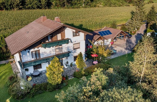 Agsdorf Apartment | Nice apartment for 4 guests with WIFI, TV, patio, pets allowed and parking