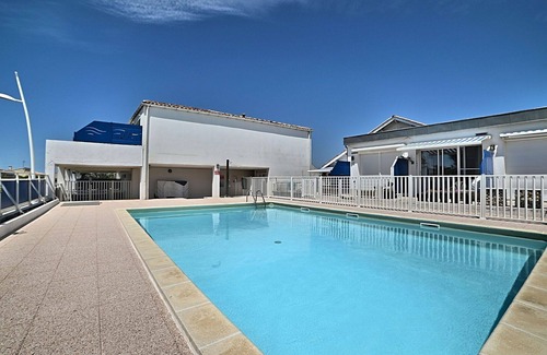 La Cotiniere Apartment | Nice apartment for 4 guests with WIFI, pool, TV, terrace and pets allowed