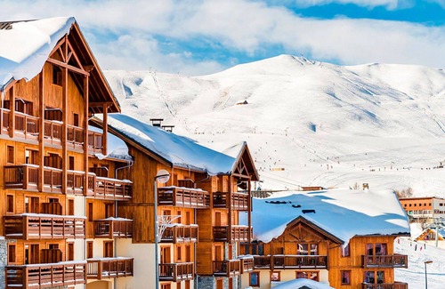 La Toussuire Apartment | Nice apartment for 8 people with pool, WIFI, TV, balcony and pets allowed