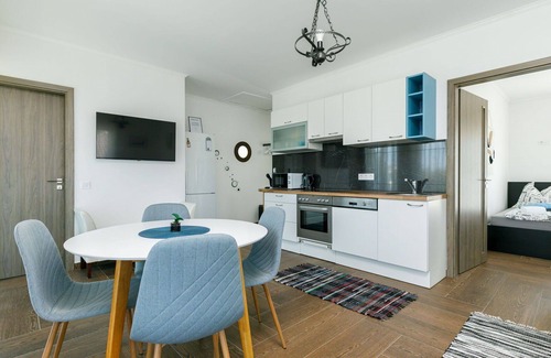 Balatonszarszo Apartment | Nice apartment for 5 people with WIFI, A/C, TV and balcony