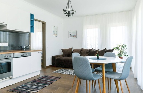 Balatonszarszo Apartment | Nice apartment for 5 people with WIFI, A/C, TV and balcony