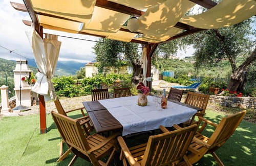 Civezza Apartment | Nice apartment for 10 guests with WIFI, pool, patio and pets allowed