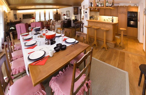 Saanen Apartment | Nice apartment for 12 people with WIFI, TV and terrace