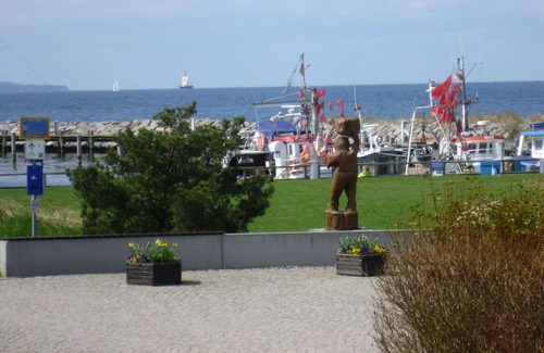 Gollwitz Apartment | Nice apartment for 2 guests with WIFI, TV, pets allowed and parking