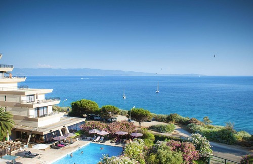 Ajaccio Apartment | Nice apartment for 2 people with A/C, WIFI, pool, TV, terrace and pets allowed