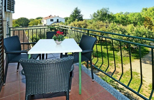 Valica Apartment | Nice apartment for 3 guests with A/C, WIFI, pool, TV and balcony