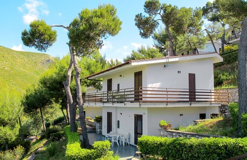 Sperlonga Apartment | Nice apartment for 3 people with pool, A/C, WIFI, TV, terrace, pets allowed and parking