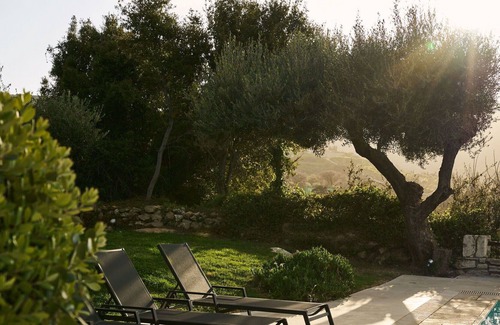Archanes Apartment | Nice apartment for 3 people with pool, A/C, WIFI, TV, terrace, panoramic view and parking
