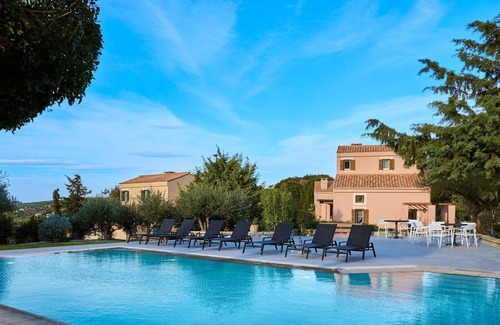 Archanes Apartment | Nice apartment for 3 people with pool, A/C, WIFI, TV, terrace, panoramic view and parking