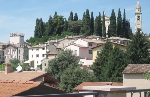 Colà Di Lazise Apartment | Nice apartment for 3 people with pool, A/C, TV, balcony and pets allowed