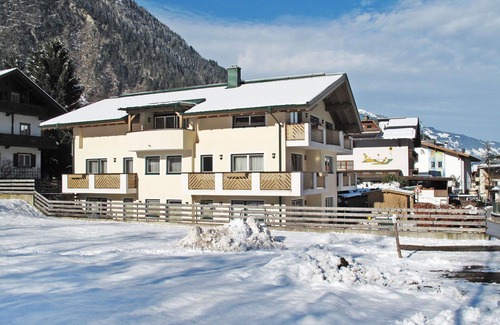 Mayrhofen Apartment | Nice apartment for 4 guests with WIFI, TV, balcony and pets allowed