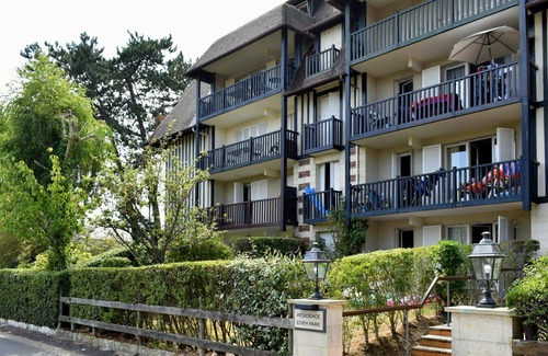 Tourgeville Apartment | Nice apartment for 4 guests with WIFI, TV, balcony, panoramic view and parking