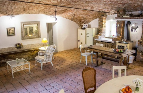 Lukavice Apartment | Nice apartment for 4 guests with pool, WIFI, patio and parking