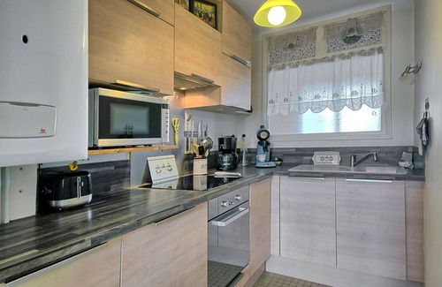Vannes Apartment | Nice apartment for 4 guests with WIFI, TV and pets allowed