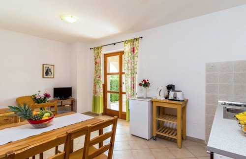 Stifanici Apartment | Nice apartment for 4 guests with A/C, WIFI, pool, TV, terrace and pets allowed