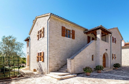 Stifanici Apartment | Nice apartment for 4 guests with A/C, WIFI, pool, TV, terrace and pets allowed