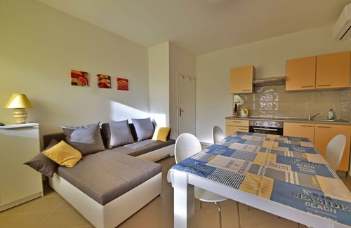 Sibinj Krmpotski Apartment | Nice apartment for 4 guests with WIFI, A/C, TV and terrace