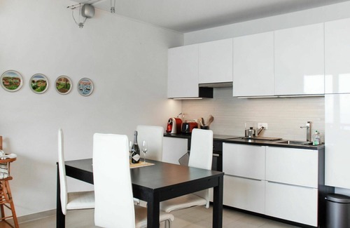 Bissone Apartment | Nice apartment for 4 people with A/C, pool, WIFI, TV, balcony, panoramic view and parking