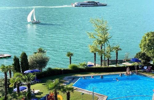Bissone Apartment | Nice apartment for 4 people with A/C, pool, WIFI, TV, balcony, panoramic view and parking