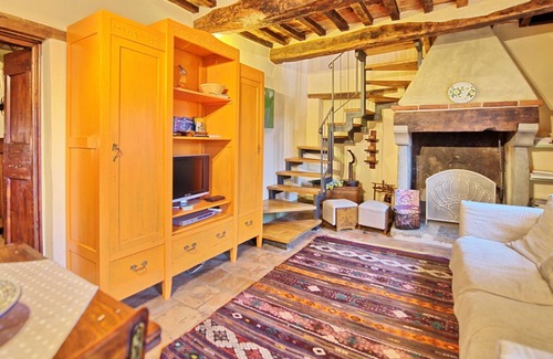 Anghiari Apartment | Nice apartment for 4 people with WIFI, pool, TV, panoramic view and parking