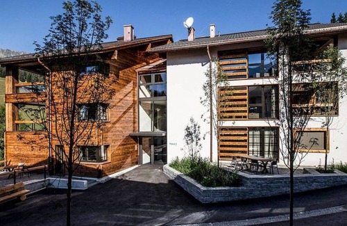 Parpan Apartment | Nice apartment for 4 people with WIFI, TV, balcony, pets allowed and parking