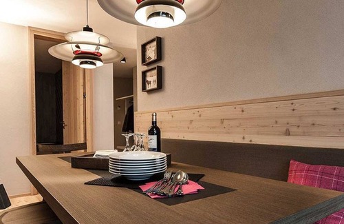 Parpan Apartment | Nice apartment for 4 people with WIFI, TV, balcony, pets allowed and parking