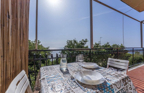 Pontedecimo Apartment | Nice apartment for 4 people with A/C, WIFI, TV, balcony and panoramic view, close to Portofino
