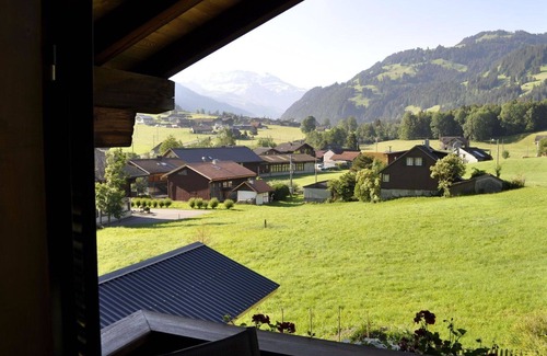 Oeschseite Apartment | Nice apartment for 4 people with WIFI, TV and balcony