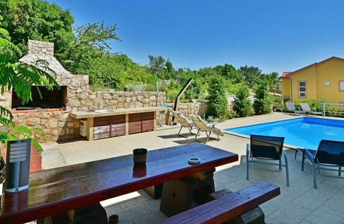 Ribarica Apartment | Nice apartment for 5 guests with pool, WIFI, A/C, TV, terrace, pets allowed and parking