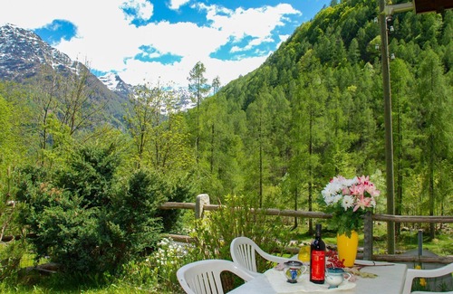 Sonogno Apartment | Nice apartment for 5 people with WIFI, TV, patio and panoramic view