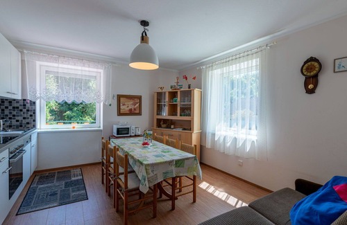 Gallizien Apartment | Nice apartment for 6 people with WIFI, TV, patio, pets allowed, panoramic view and parking