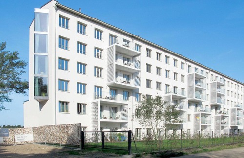 Prora Apartment | Nice apartment for 6 guests with WIFI, pool, TV, balcony and pets allowed