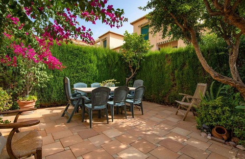 Aduanas Apartment | Nice apartment for 6 guests with A/C, pool, TV and balcony