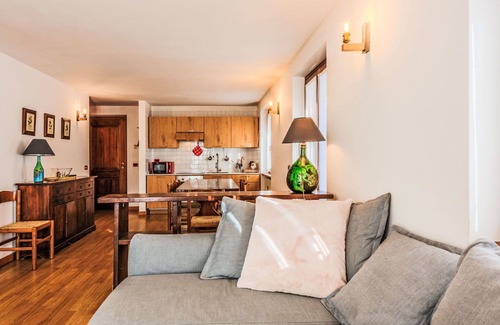Sant'Antonio di Mavignola Apartment | Nice apartment for 6 guests with TV and balcony