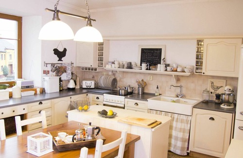 Lukavice Apartment | Nice apartment for 6 guests with pool, WIFI, TV, patio and parking