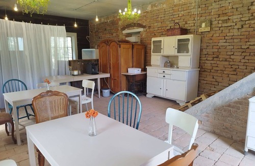 Lukavice Apartment | Nice apartment for 6 guests with pool, WIFI, TV, patio and parking