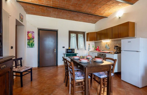 Calliano Apartment | Nice apartment for 6 people with WIFI, patio, pets allowed and panoramic view