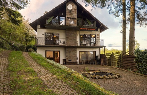 Immerath Apartment | Nice apartment for 7 people with WIFI, TV, terrace and pets allowed