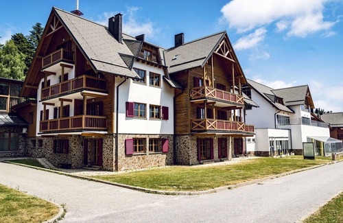 Hocko Pohorje Apartment | Nice apartment for 7 people with WIFI, pool, TV, balcony, pets allowed and panoramic view