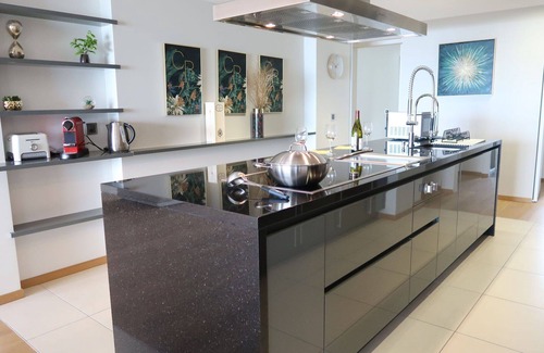Montreux Apartment | Nice apartment for 8 people with pool, WIFI, TV, balcony and panoramic view