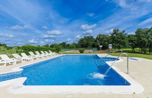 Debeljuhi Apartment | Nice apartment for 8 people with pool, A/C, WIFI, TV and terrace