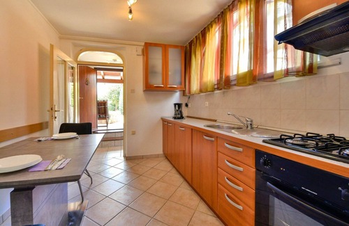 Sarsoni Apartment | Nice apartment for 8 people with private pool, WIFI, TV, terrace and pets allowed