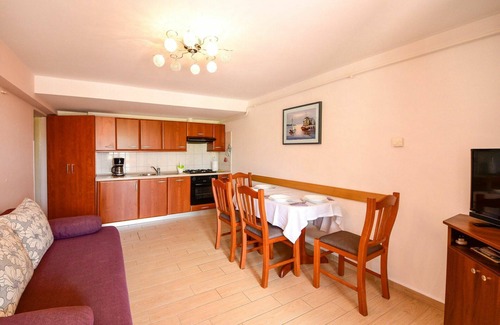 Sarsoni Apartment | Nice apartment for 8 people with private pool, WIFI, TV, terrace and pets allowed