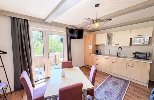Thumersbach Apartment | Nice apartment for 6 guests with WIFI, TV, terrace and pets allowed