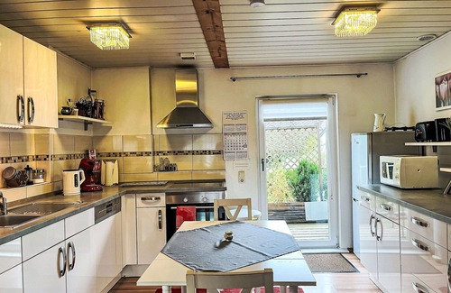 Quiddelbach Apartment | Nice apartment for 7 guests with WIFI, TV, balcony and parking