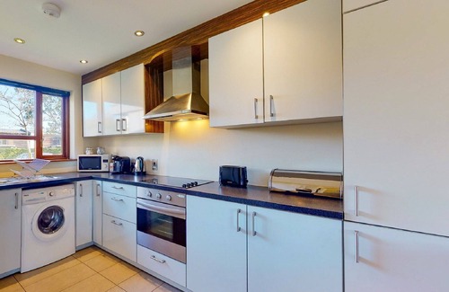 Castlemartyr Apartment | Nice apartment for 4 people with WIFI, TV, pets allowed and parking