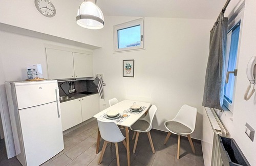 Lavena Ponte Tresa Apartment | Nice apartment for 3 people with TV, balcony and pets allowed